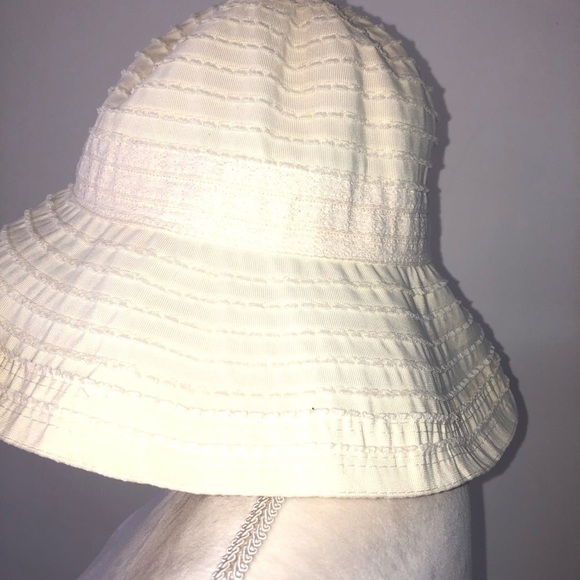 Bundle Of Two Bucket Style Hats Womens Vintage Polyester Red Cream - Picture 4 of 13